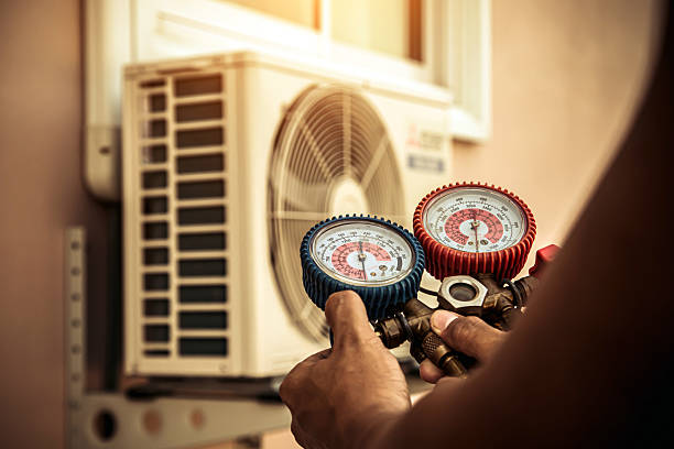 Professional Hvac technician working in Warren, AR